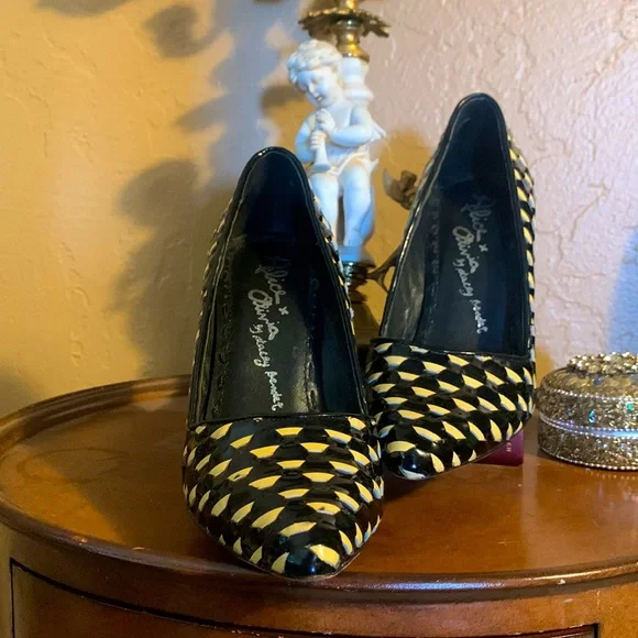 Alice + Olivia Black & Cream Heels.  Sz 36 - Picture 5 of 6